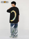 Iridescent curved line letter print black cotton round T-shirt